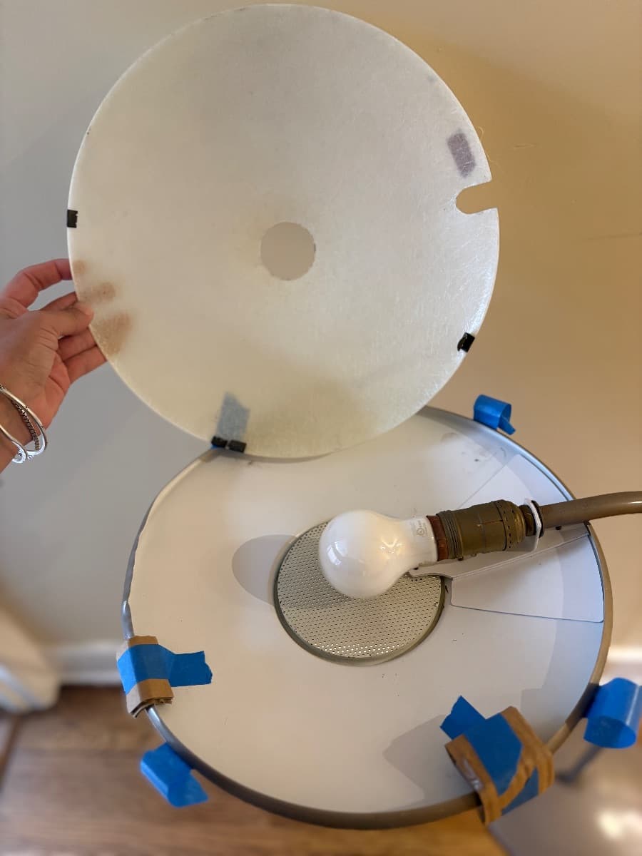 Dazor Mfg Corp, floating saucer, standing lamp - see descrip photo 4